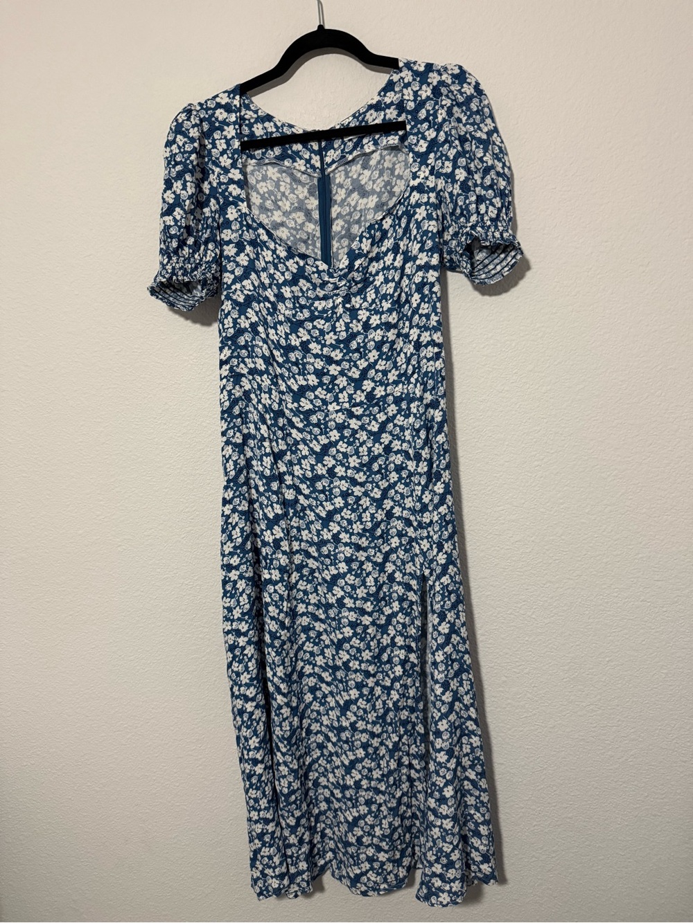 Reformation Blue and White Floral Puff-Sleeve Midi Dress - Picture 3 of 16